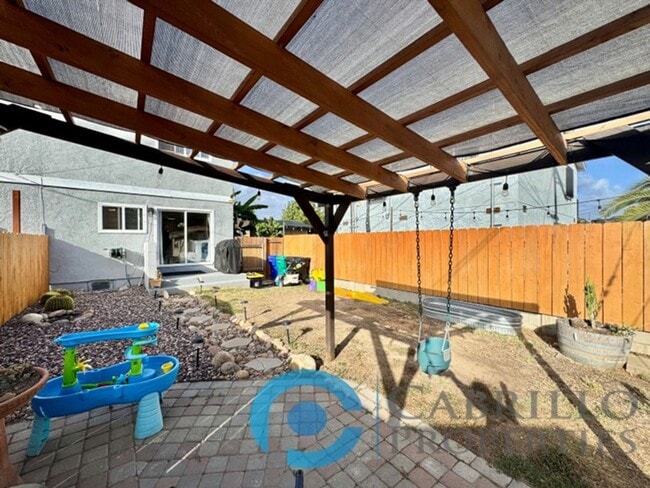 Building Photo - Beautifully Renovated 4BD/2BA Home in Central San Diego with Private Yard & Attached Car Garage!