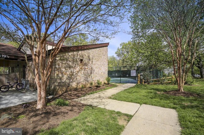 Building Photo - 421 Christopher Ave