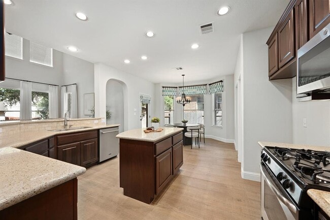 Building Photo - 8620 Alophia Dr
