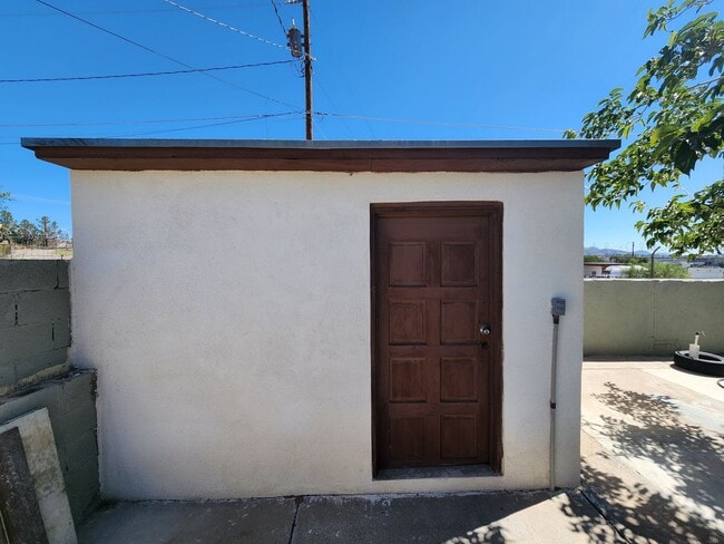 Building Photo - 235 Cottonwood St