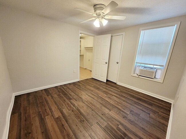 Building Photo - 1717 47th St