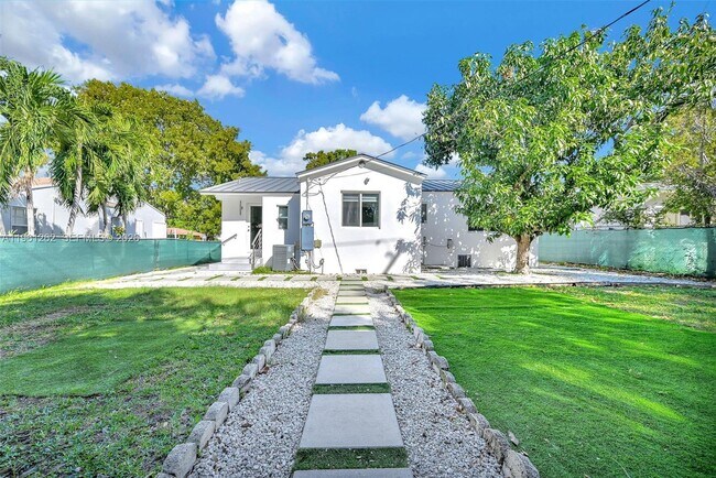 Building Photo - 876 NE 81st St