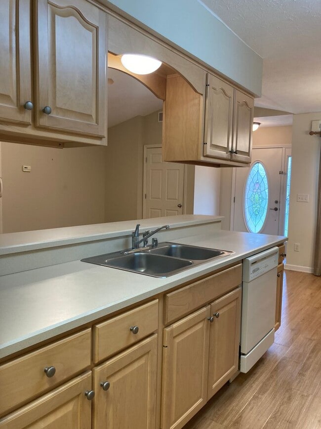 Building Photo - 106 Walnut Trace Cir