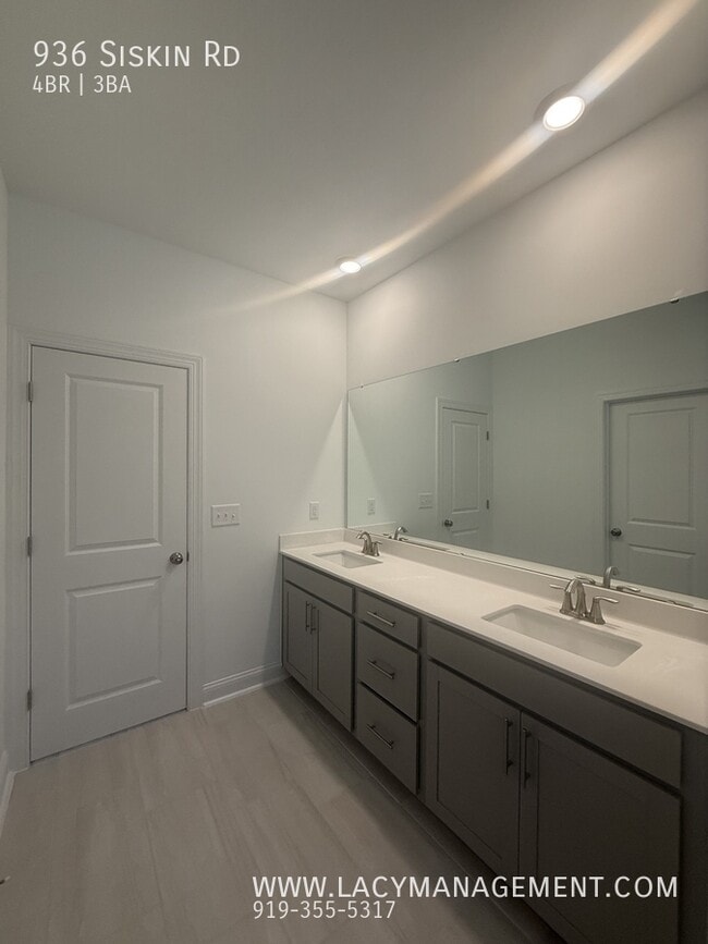 Building Photo - 936 Siskin Rd