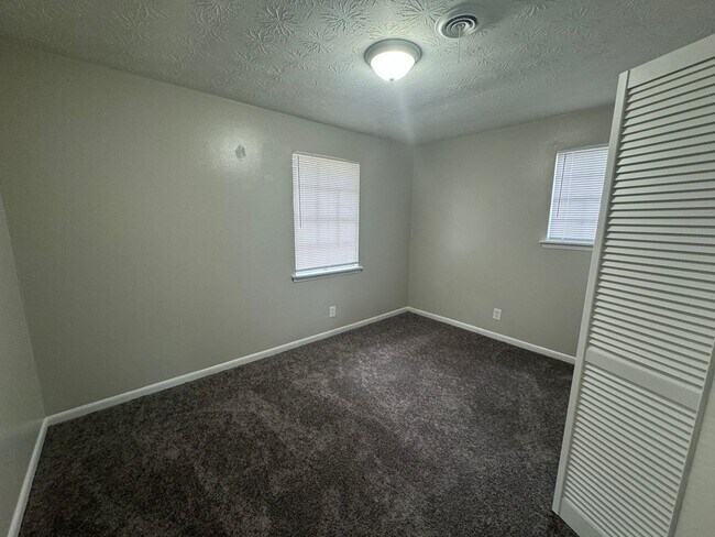 Building Photo - Section 8 accepted! or conventional rental!  Remodeled ranch home in South Augusta