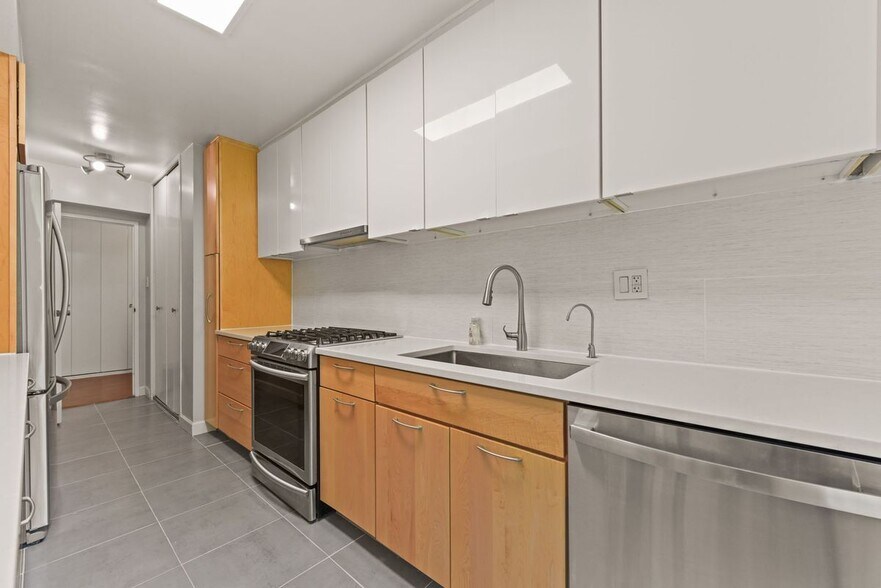 Building Photo - 4201 Cathedral Ave NW