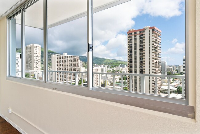 Building Photo - Makiki - Wilder Regent 2 bed, 2 bath, 1 pa...