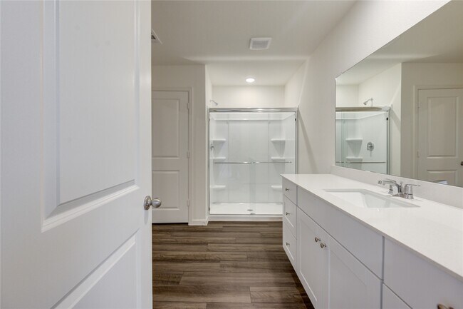 Building Photo - 8815 Vacek Xing Wy