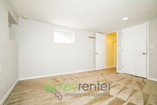 Building Photo - Spacious 4-Bedroom Seattle Home with Bonus...