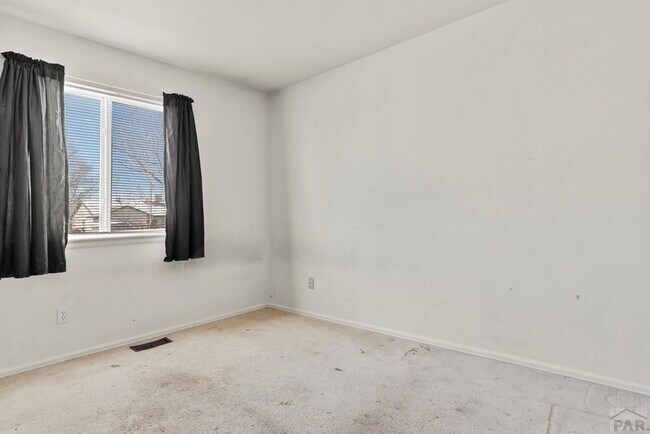 Building Photo - 3 Bed Home in Pueblo West with huge yard!