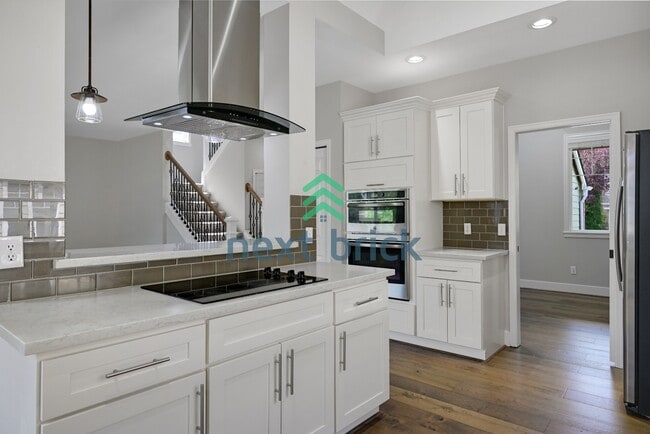 Building Photo - "Charming Sammamish Retreat: 3-Bedroom Home with 2.5 Baths & 1,710 Sq Ft of Comfort"