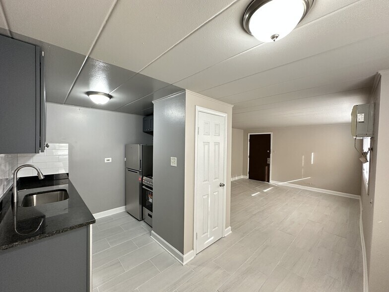 Building Photo - 9620 Ivanhoe Ave