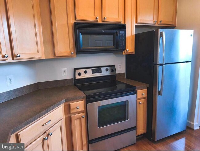 Building Photo - 42492 Mayflower Terrace