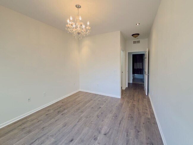 Building Photo - Beautiful Ranch 2 bed/2 bath Condominium