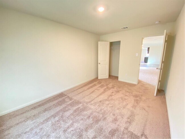 Building Photo - 401 Hyacinth Way