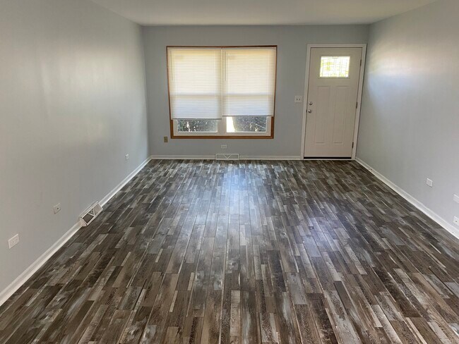 Building Photo - 2461 Red Oak Trl