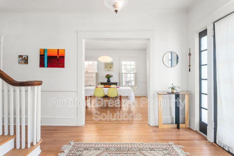 Building Photo - 915 N Eugene St