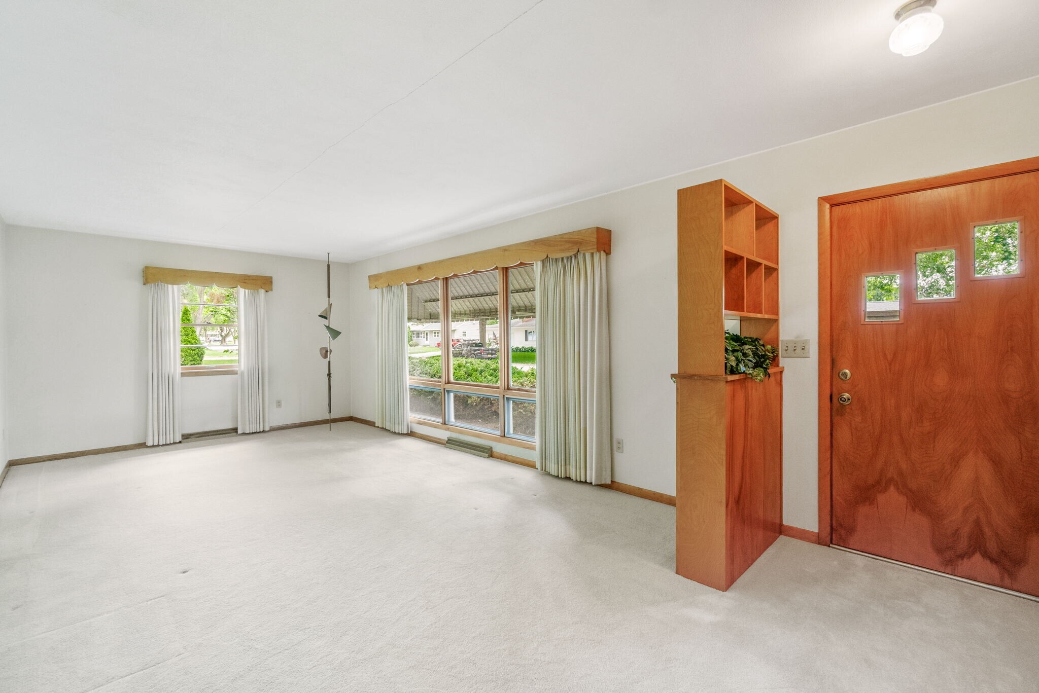 Building Photo - 1238 S Hill Dr