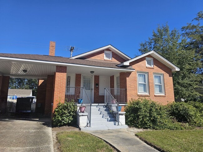 Primary Photo - 3 BD / 2 BA Unfurnished