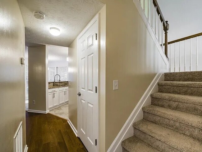 Building Photo - 4947 Clubgreen Summit