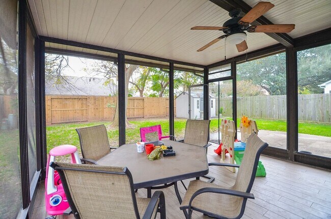 Building Photo - 4614 Rainbow Run