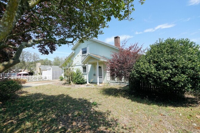Building Photo - A Mile West of Hurlburt