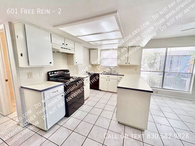 Building Photo - 601 Free Rein