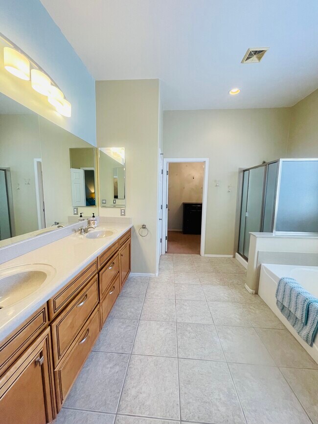 Building Photo - 11064 S Camino San Clemente