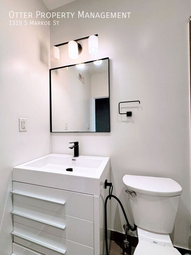 Building Photo - 1319 S Markoe St