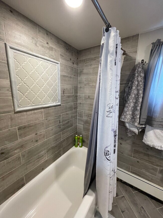 Main bathroom shower - 53 Cornwell Ave