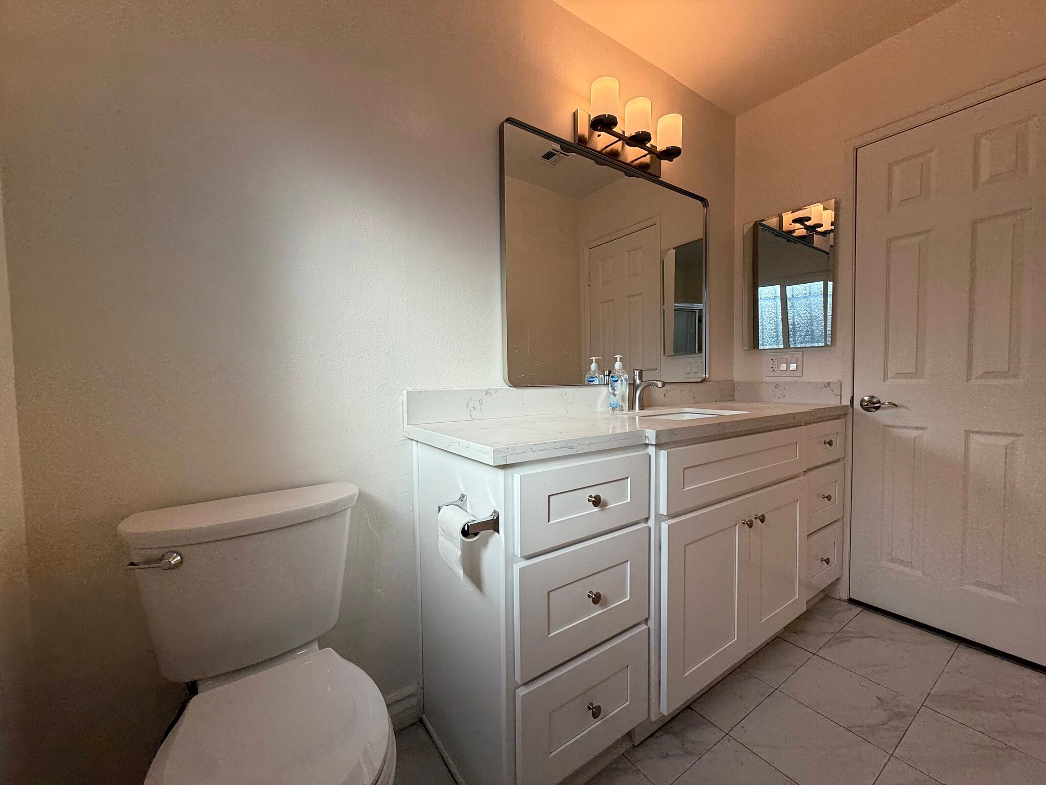 Bathroom - 5343 Lemp Ave