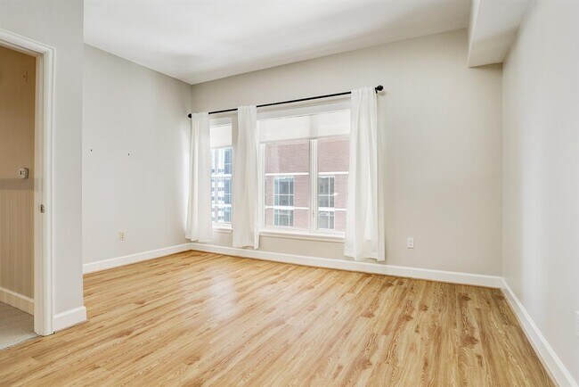 Building Photo - 2520 Robinhood St