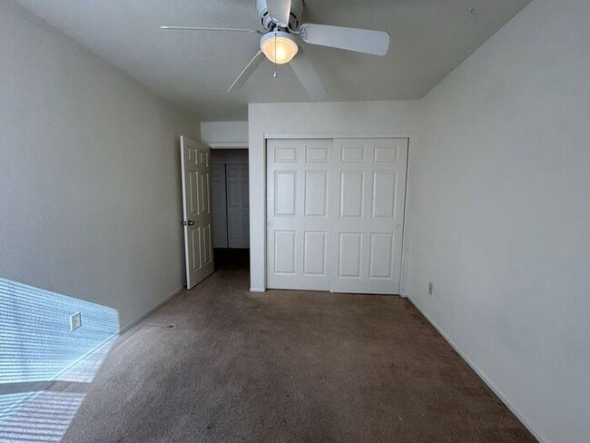 Building Photo - 5004 E Dartmouth St