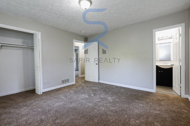 Building Photo - 43 Country Square Way
