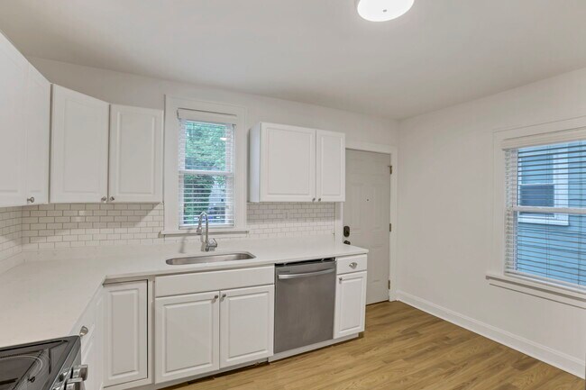 Building Photo - 1349 N 6th St