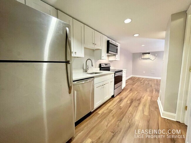 Building Photo - 2404 10th St NE