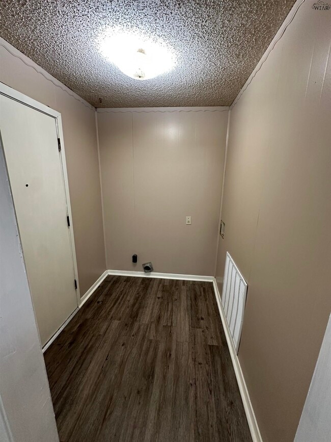 Building Photo - 4408 Cunningham Dr