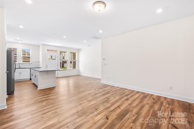 Building Photo - 1528 Cedar Tree Dr