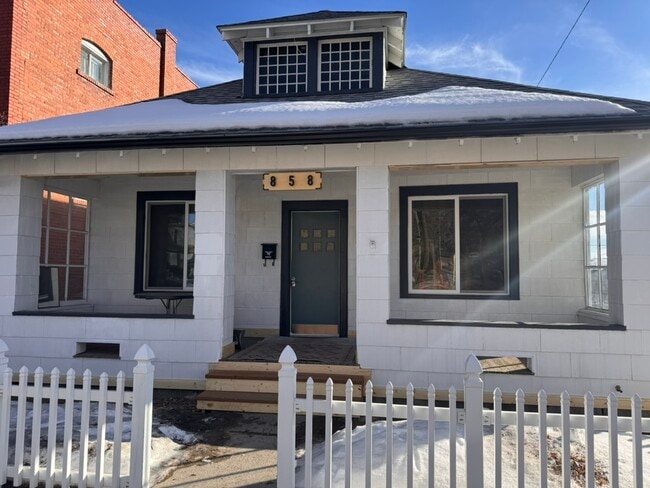 Building Photo - 858 W Silver St