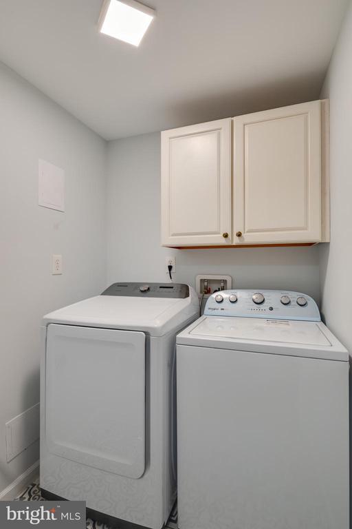 Building Photo - 1832 Tiger Lily Cir
