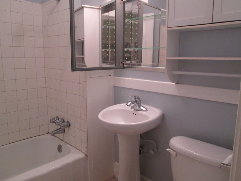 Building Photo - 3820 Goldwyn Ter