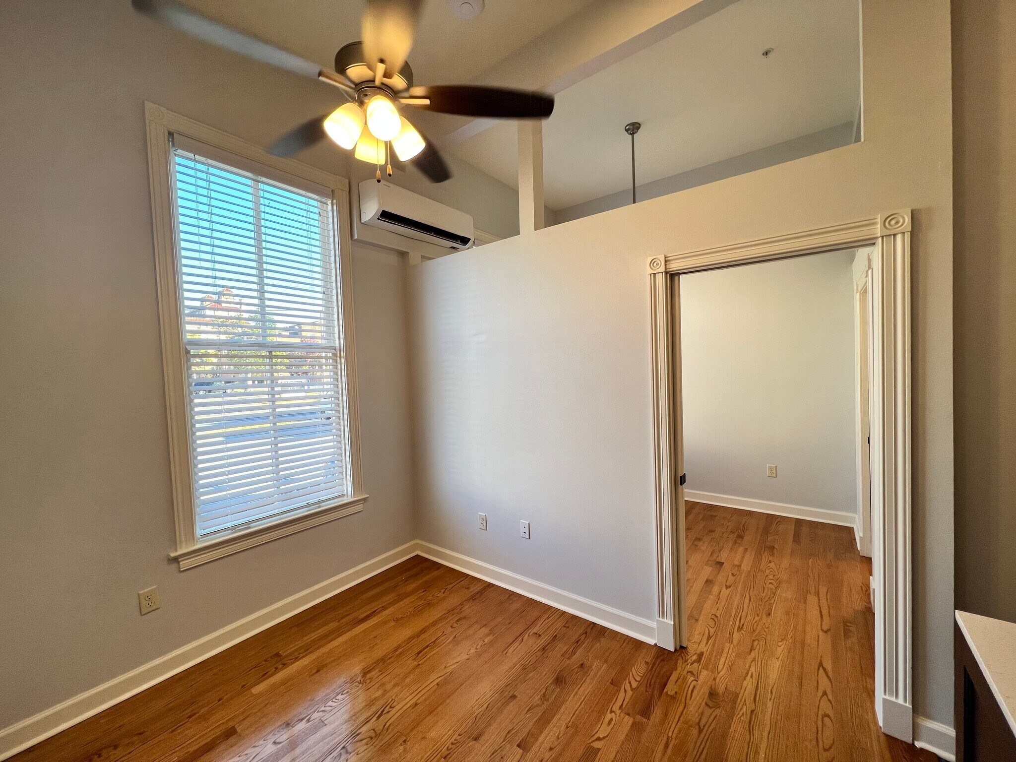 Building Photo - 904 Scott St