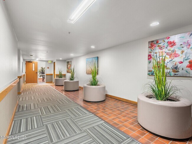 Building Photo - 3095 Lakeside Dr