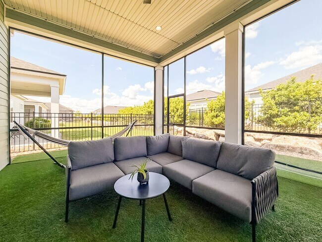 Building Photo - Modern-Luxury 5/3 in Oakmont
