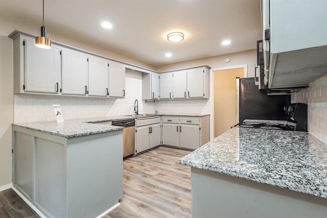 Building Photo - 10025 S Linn Ave