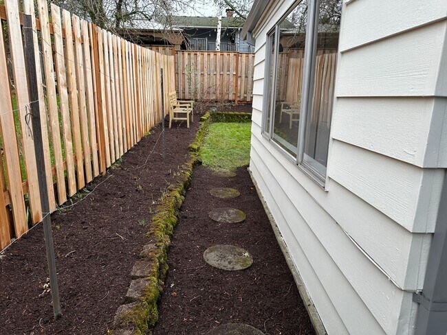 Building Photo - 1/2 Month Free! Sun-Filled 3-Bedroom Ranch with Wood Flooring, A/C, Updated Kitchen & 2-Car Garage!