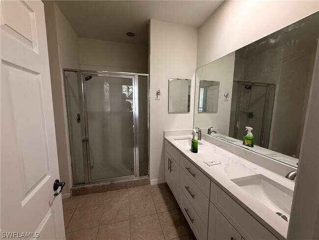 Building Photo - 3255 Tamara Dr