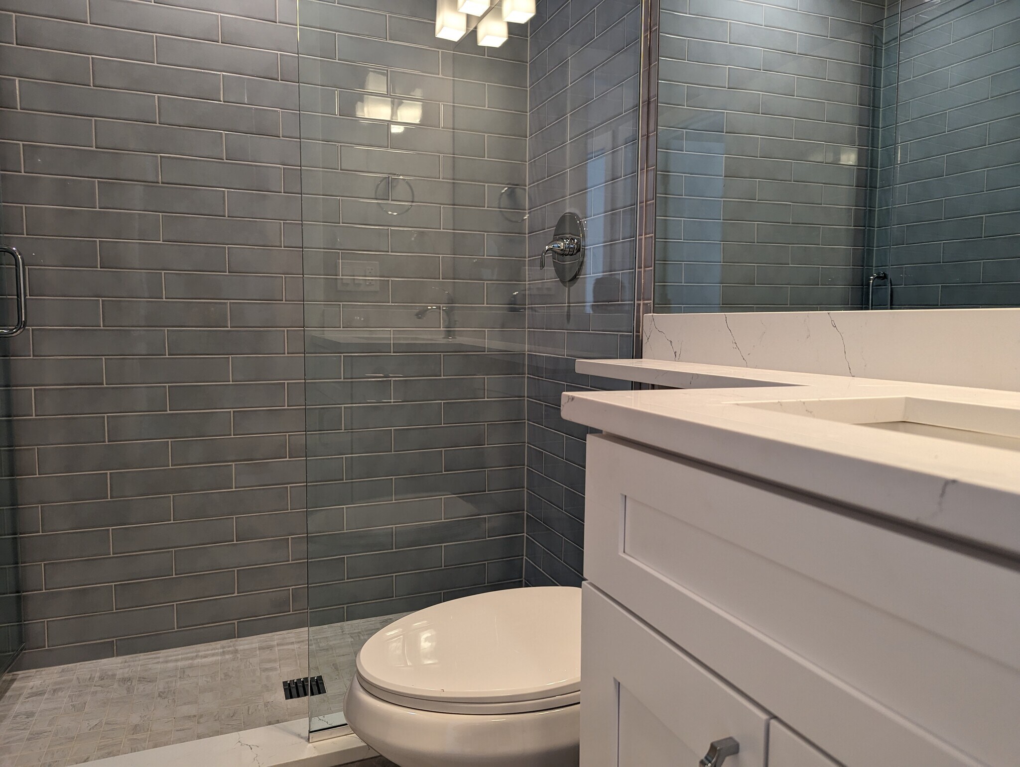 Building Photo - 3935 N Janssen Ave