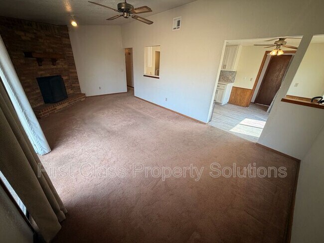 Building Photo - 8613 E Parkridge Dr