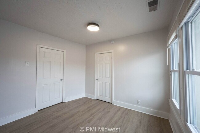 Building Photo - 2211 E New York St